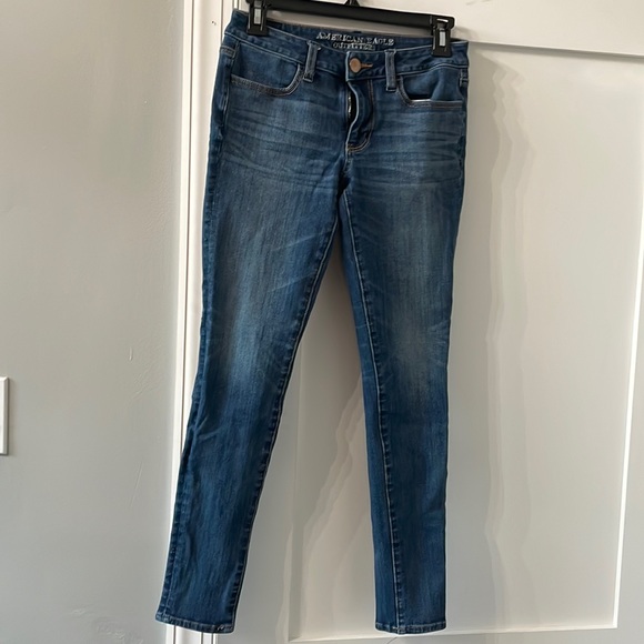 Size 4 American Eagle Jeans - Picture 1 of 2